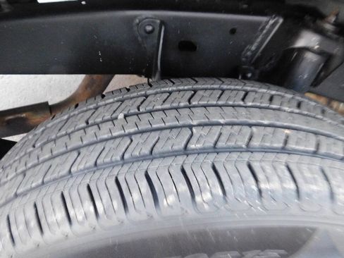 Used 2012 Toyota Tacoma Base 4x2 4dr Access Cab 6.1 ft image 9