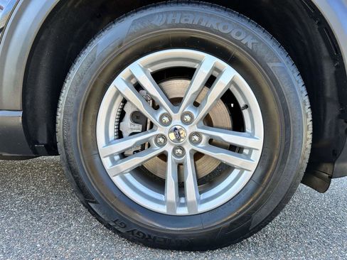 Used 2022 Ford Explorer XLT w/ Equipment Group 202A image 7