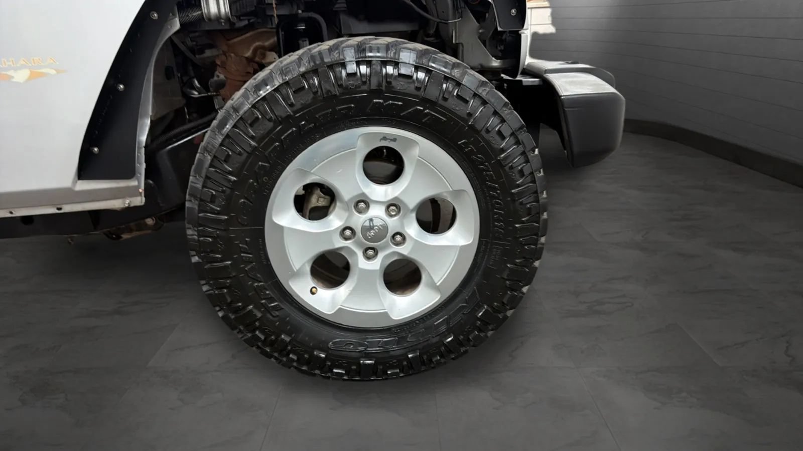 Used 2010 Jeep Wrangler Sahara w/ Dual Top Group AWD/4WD image 23