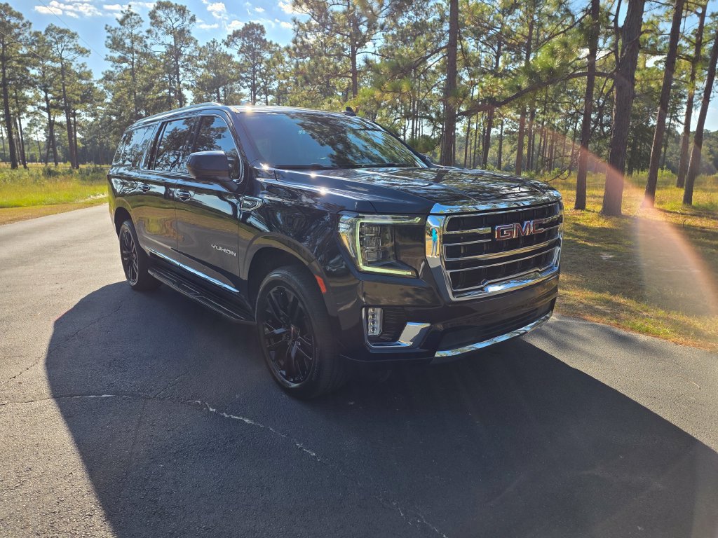 Used 2023 GMC Yukon XL SLT AWD/4WD image 7