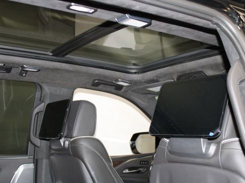 Certified 2022 Cadillac Escalade ESV Sport Platinum w/ LPO, ONYX Package AWD/4WD image 15