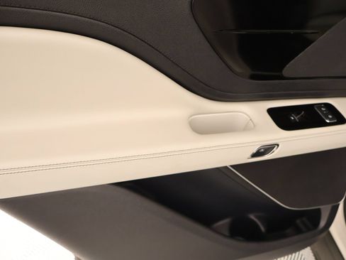 Used 2025 Lincoln Aviator 2WD image 18