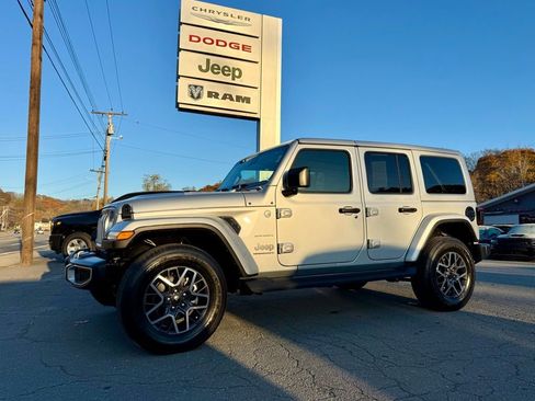 Used 2024 Jeep Wrangler Sahara w/ Technology Group image 3
