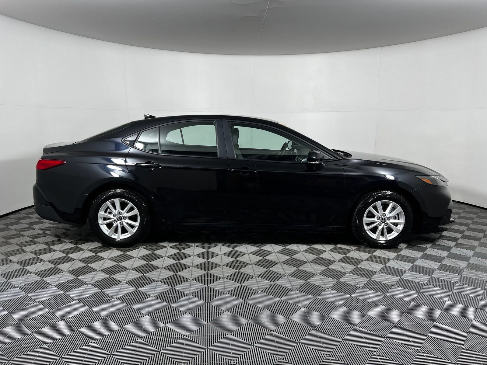 Certified 2025 Toyota Camry LE FWD image 4