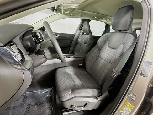 Used 2025 Volvo XC60 B5 Core w/ Protection Package Premier image 21