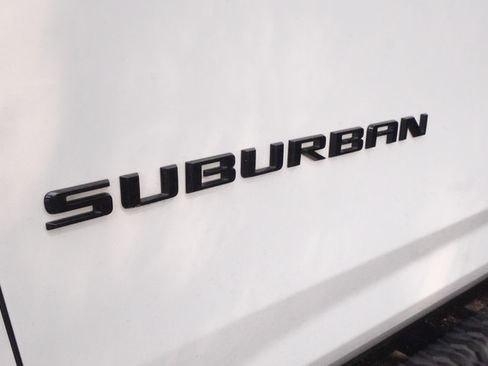 Used 2022 Chevrolet Suburban Z71 w/ Z71 Off-Road Package AWD/4WD image 40