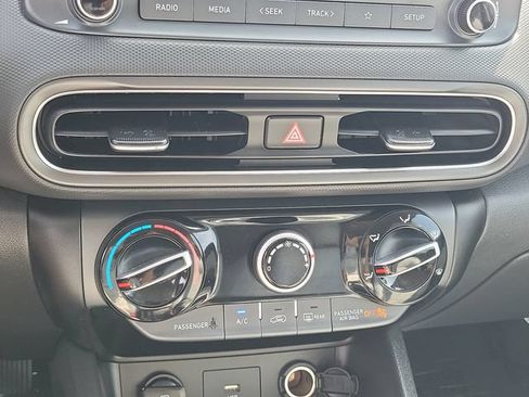Used 2023 Hyundai Kona SEL FWD image 13