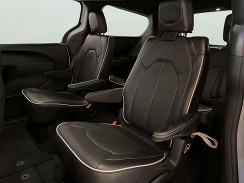 Used 2026 Chrysler Pacifica Limited w/ S Appearance Package FWD image 48