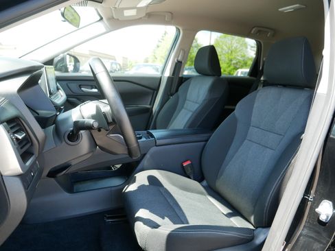 Used 2025 Nissan Rogue SV AWD/4WD image 34