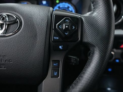 Used 2021 Toyota Tacoma TRD Off-Road AWD/4WD image 15