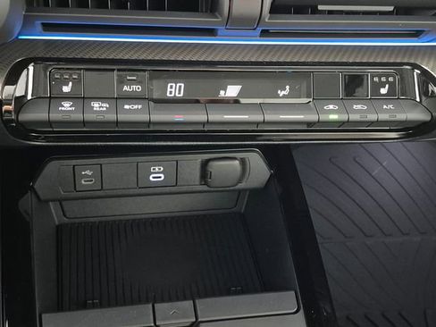 New 2026 Toyota Prius XLE image 18