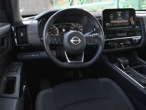 Used 2025 Nissan Pathfinder SV AWD/4WD image 19