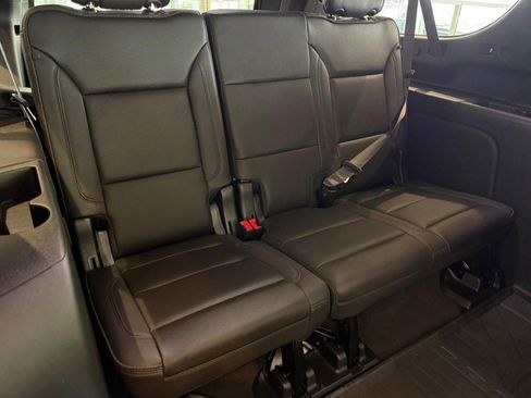 Used 2023 Chevrolet Suburban High Country image 13
