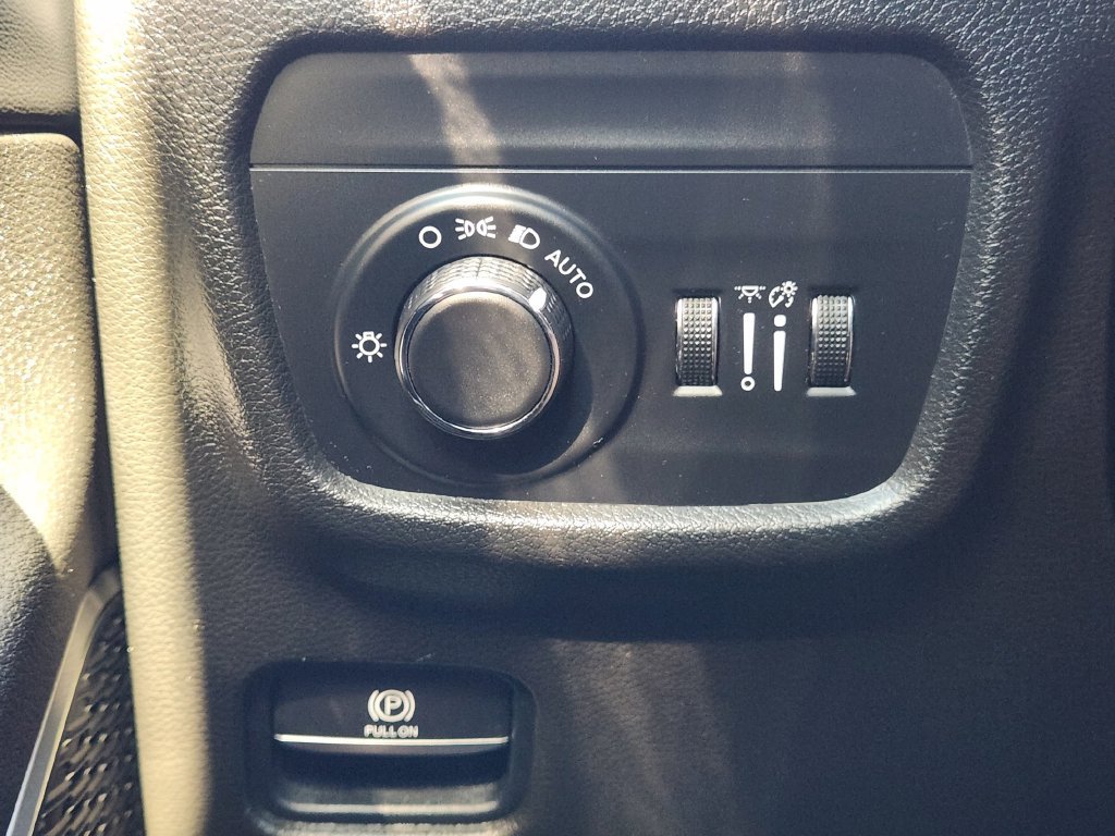 Used 2021 Jeep Grand Cherokee L Laredo w/ Luxury Tech Group I AWD/4WD image 24
