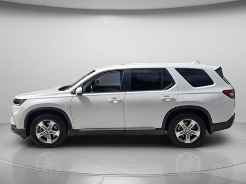 Used 2025 Honda Pilot EX-L image 4