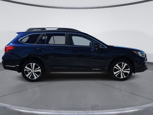 Used 2018 Subaru Outback 2.5i Limited image 2
