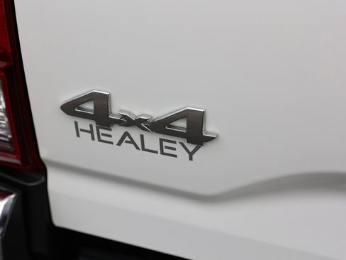 Used 2021 Toyota Tacoma SR5 image 11