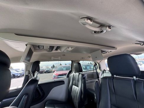 Used 2014 Chrysler Town & Country Touring-L w/ Driver Convenience Group image 41