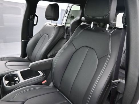 New 2025 Chrysler Voyager LX image 24