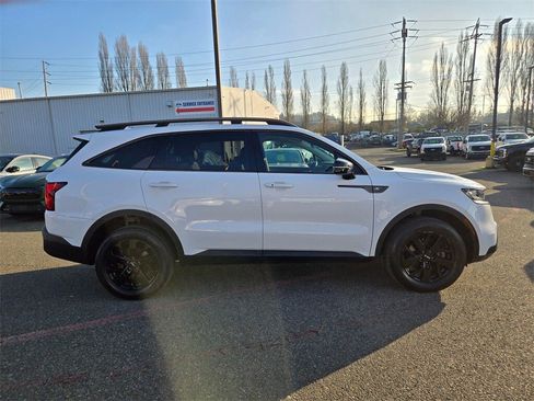 Used 2023 Kia Sorento S w/ Panoramic Sunroof Package image 4