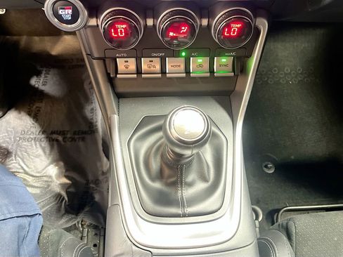 Used 2022 Toyota GR86 Premium RWD image 16