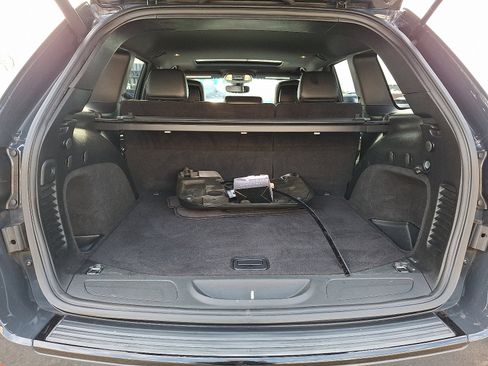 Used 2018 Jeep Grand Cherokee Altitude image 28