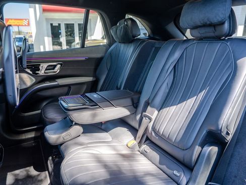 Used 2023 Mercedes-Benz EQS 580 4MATIC SUV image 19