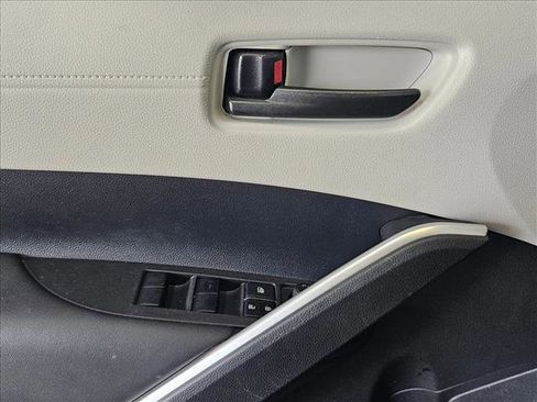 Used 2024 Toyota Corolla Cross LE image 6