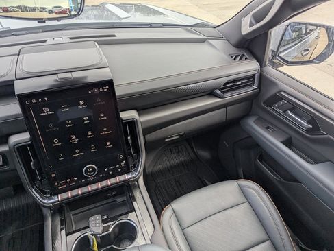 Used 2025 GMC Yukon AT4 w/ AT4 Premium Package image 31