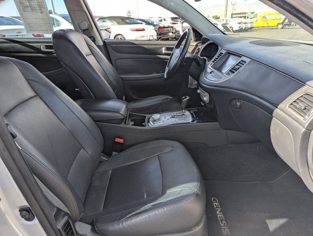 Used 2014 Hyundai Genesis 3.8 w/ Technology Package 03 RWD image 33