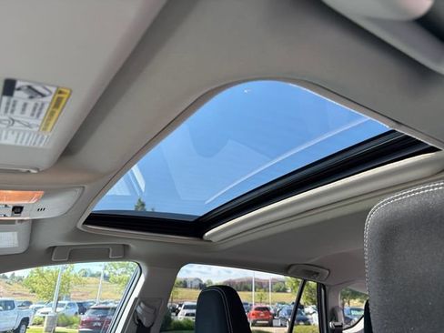 Used 2017 Toyota RAV4 XLE w/ Carpet Mat Package AWD/4WD image 32