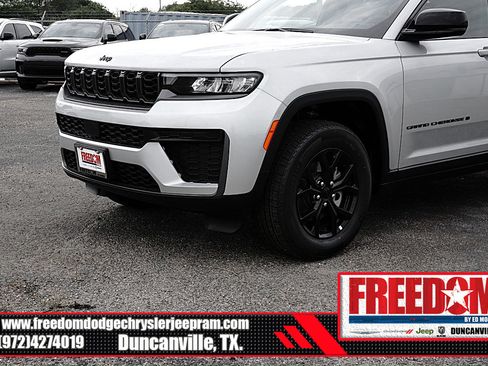 New 2026 Jeep Grand Cherokee Altitude RWD image 41