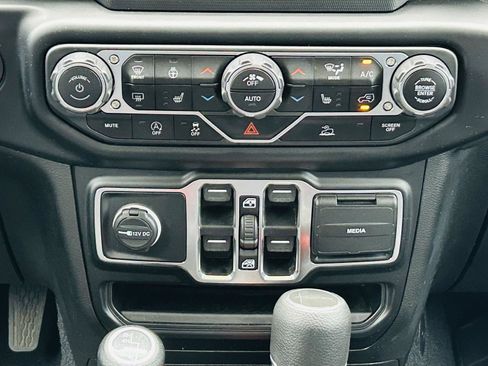 Used 2020 Jeep Gladiator Sport w/ Quick Order Package 24S AWD/4WD image 17