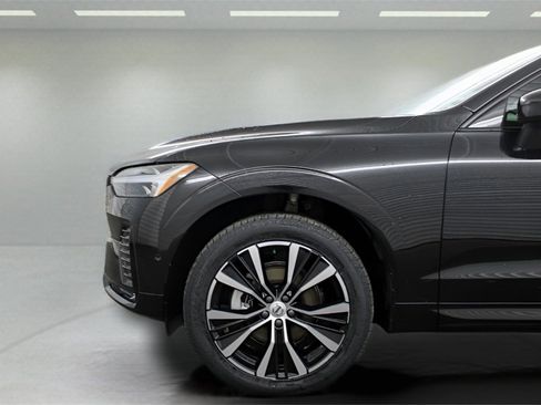 Certified 2024 Volvo XC60 B5 Plus w/ Climate Package image 33
