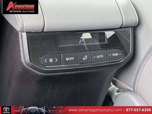 Used 2023 Toyota Highlander XLE AWD/4WD image 16