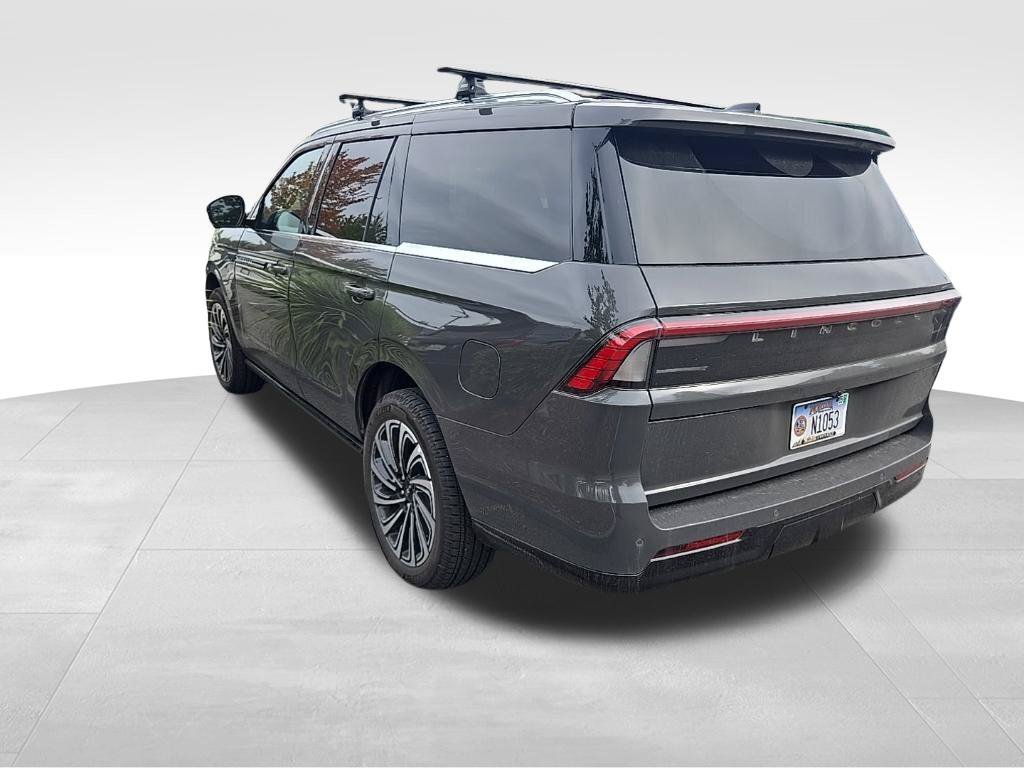 Used 2025 Lincoln Navigator Black Label AWD/4WD image 2