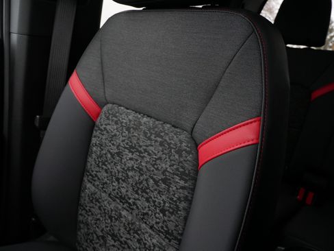 Used 2024 Chevrolet Colorado Z71 w/ Z71 Convenience Package 2 image 32