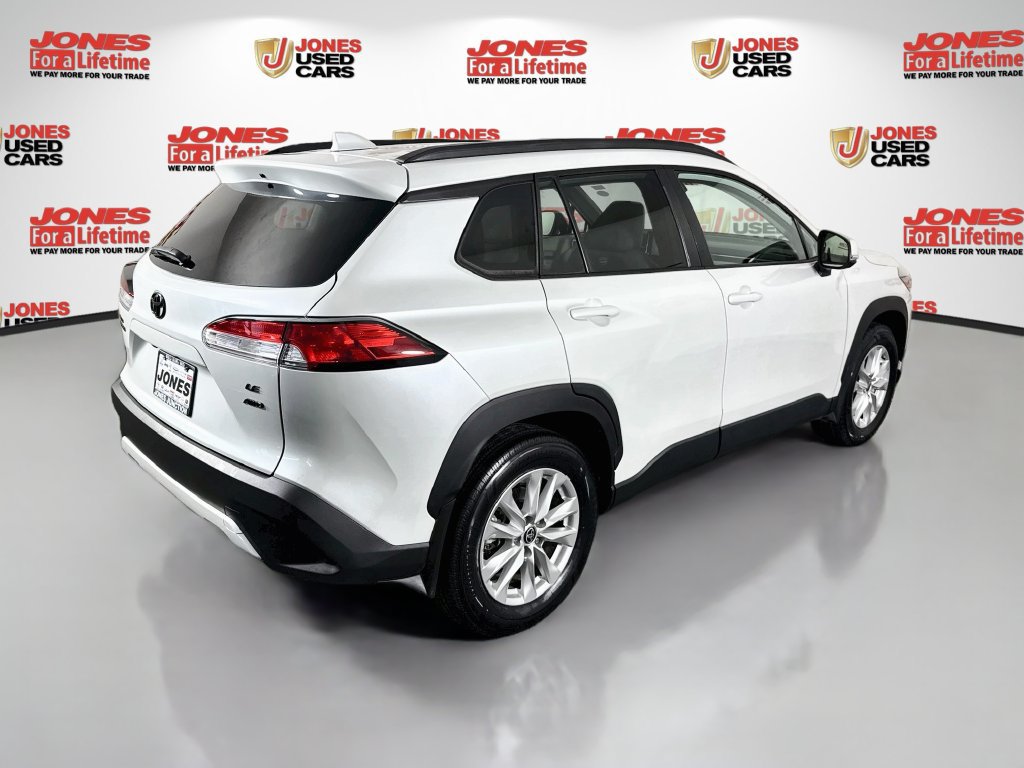 Certified 2022 Toyota Corolla Cross LE w/ Moonroof Package AWD/4WD image 17
