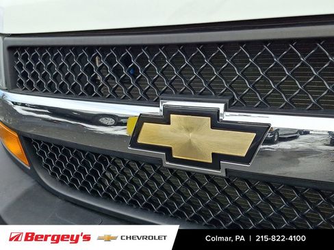 Used 2023 Chevrolet Express 2500 w/ Driver Convenience Package image 32