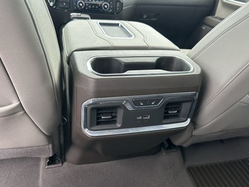Used 2022 Chevrolet Silverado 1500 LTZ w/ LTZ Premium Package AWD/4WD image 16