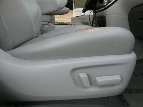 Used 2015 Toyota Sienna XLE image 28