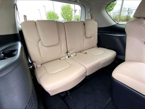 Used 2024 Nissan Armada SL w/ Captain's Chairs Package RWD image 18