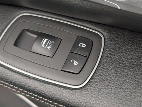 Used 2020 RAM 1500 Laramie AWD/4WD image 34