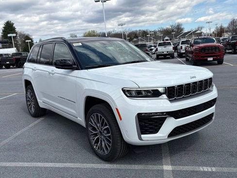 New 2026 Jeep Grand Cherokee Summit image 2