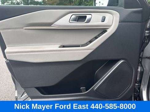 Used 2025 Ford Explorer Active w/ Active Comfort Package AWD/4WD image 11