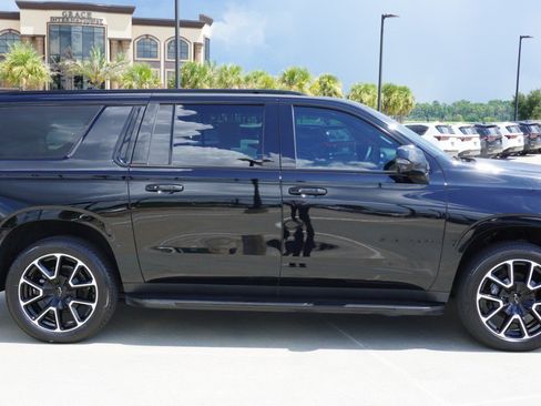 Used 2024 Chevrolet Suburban RST w/ Luxury Package AWD/4WD image 4