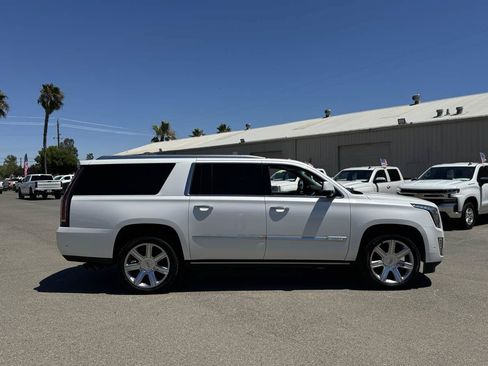 Used 2018 Cadillac Escalade ESV Premium Luxury AWD/4WD image 10