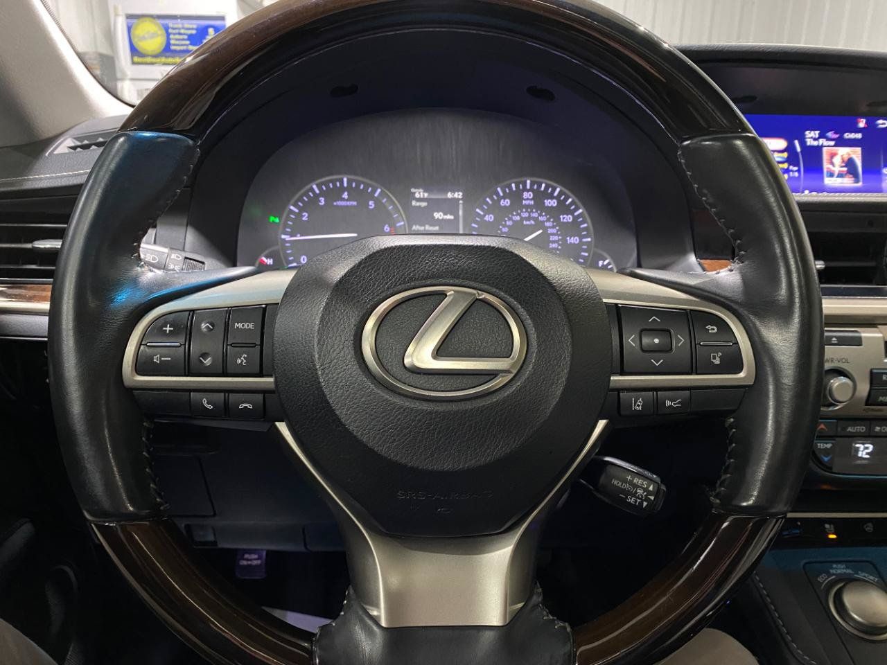 Used 2017 Lexus ES 350 w/ Premium Package FWD image 11