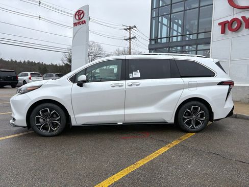 New 2026 Toyota Sienna Platinum image 2