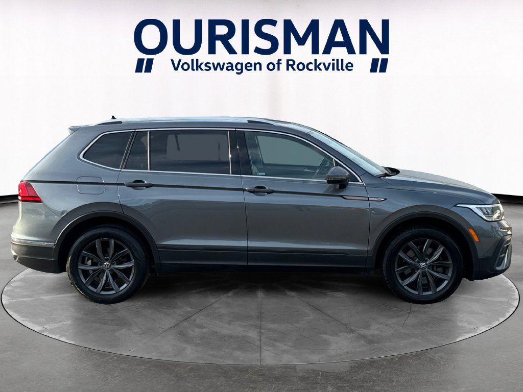 Used 2023 Volkswagen Tiguan SE w/ Panoramic Sunroof Package AWD/4WD image 7